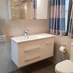 Lägenhet Charming Apartment-wifi-sleeps 5