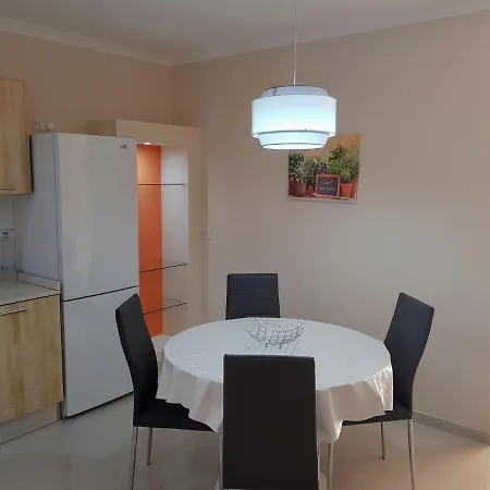 Charming Apartment-wifi-sleeps 5 Lägenhet *