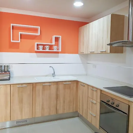 Charming Apartment-wifi-sleeps 5