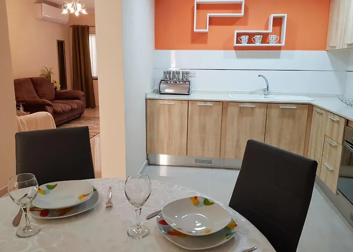 Charming Apartment-wifi-sleeps 5 Appartamento Marsaskala